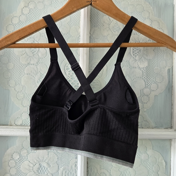 Calvin Klein Black Ribbed Seamless Sports Bralette – Size Small NWOT - Picture 3 of 6